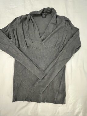 Chelsea & Theodore Charcoal Gray V-Neck Ribbed Sweater